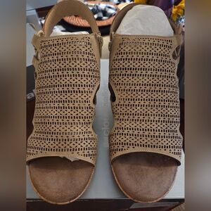 Cloudwalkers by Avenue Womens Shoes Size 13 NWT